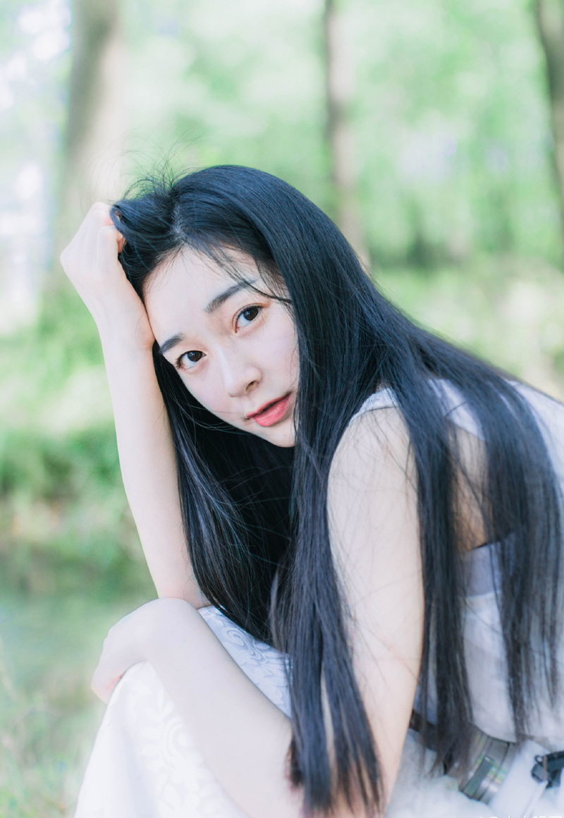 “曹操曾经不守规矩，妄图以刺段行刺主公以及少主，奸计未遂，蜀中虽然消息鄙陋，但这已经是一年前的事情，后果如何，诸位应该清楚，中原四州之地，上至险要，下至县令，无论本人还是家人，尽皆遭到死亡刺杀，徐州陈氏，乃徐州第一大族，经此一战，烟消云散，满门皆屠。”庞统挣了挣双臂，没能挣脱，也不再费力，只是看向帐中众将，淡然道：“诸位杀了我之后，可以让家人准备后事了，记住，是全家的。”
